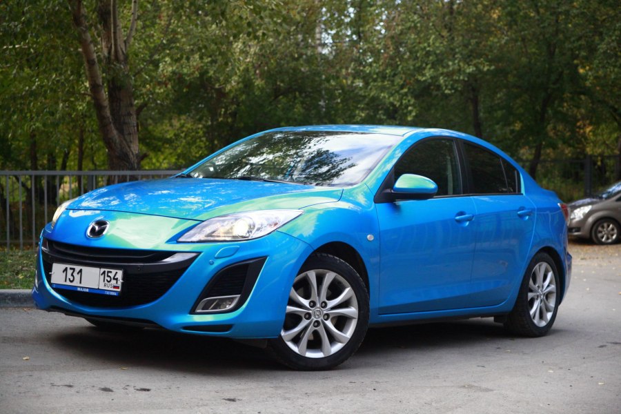 Мазда 3 голубая