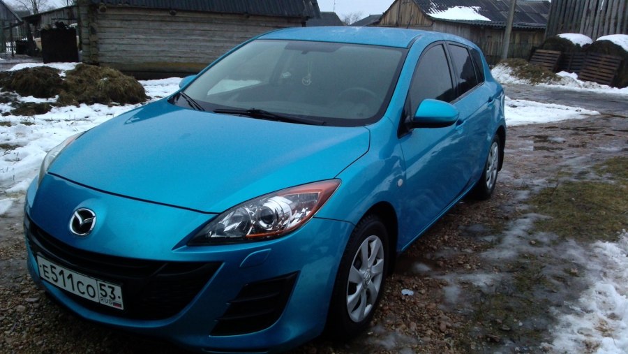 Mazda 3 голубая