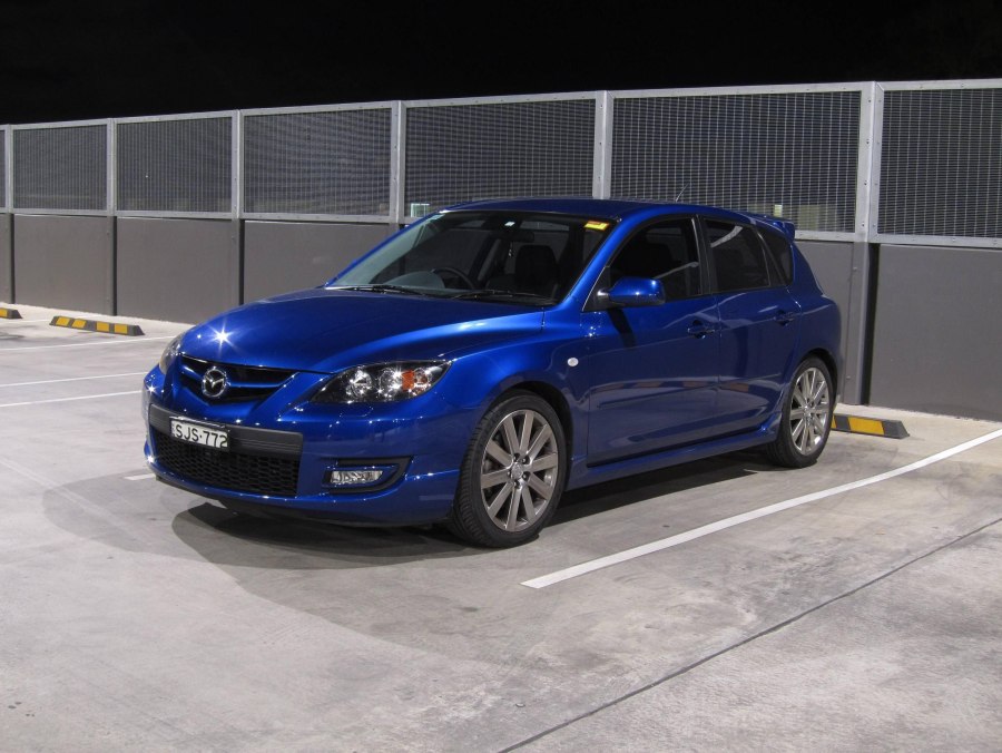 Синяя Мазда 606