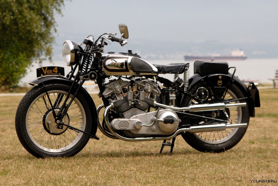 AJS v4