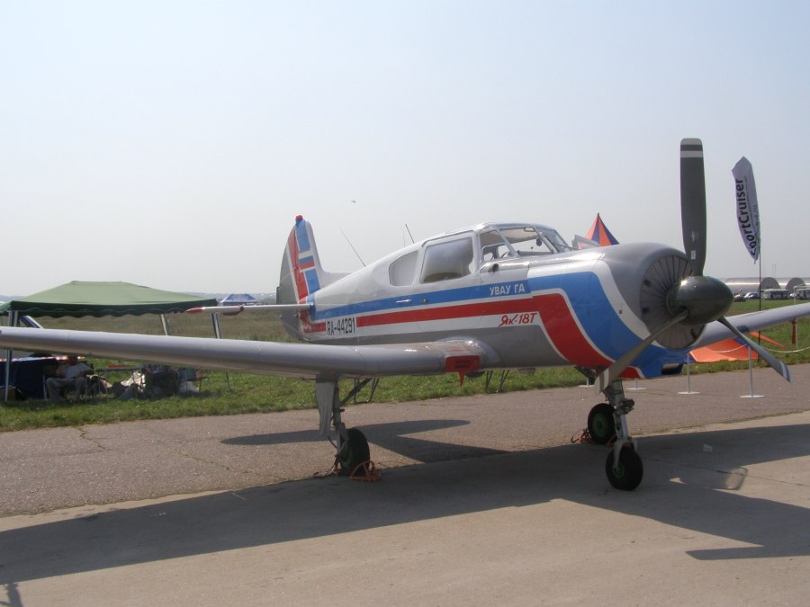 Самолёт як-18т