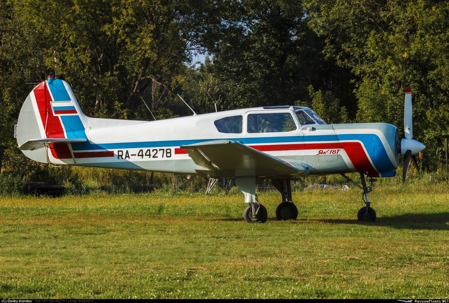 Як-18т салон