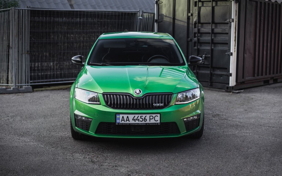 Skoda Octavia a8 зеленая