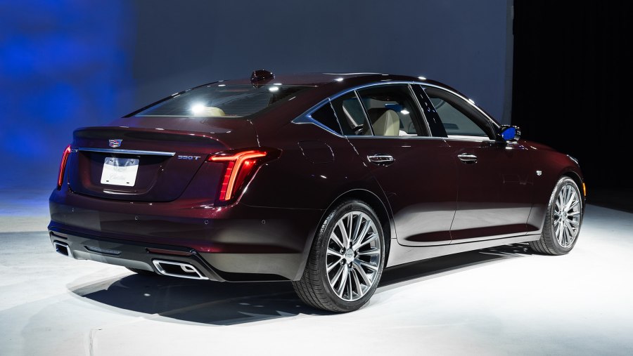 Cadillac седан 2020