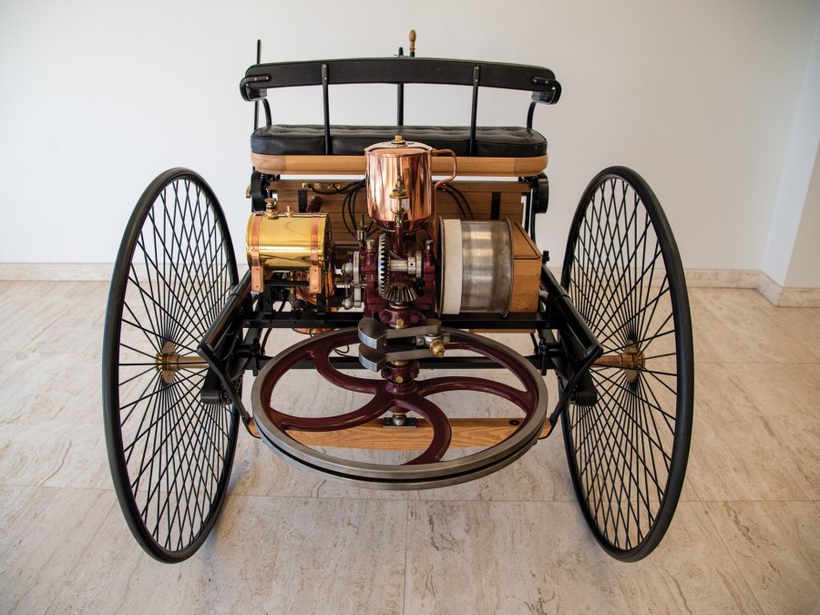 Первый автомобиль 1885 Карл Бенц