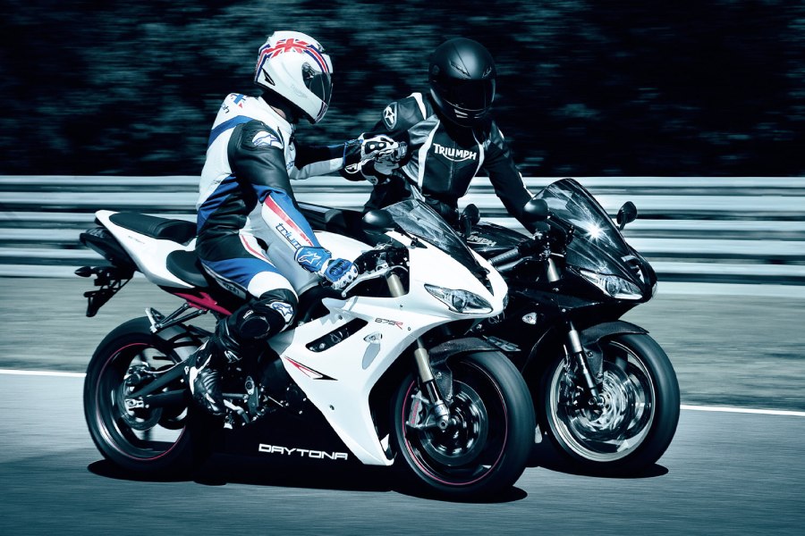 Мотоциклист Triumph Daytona 675r