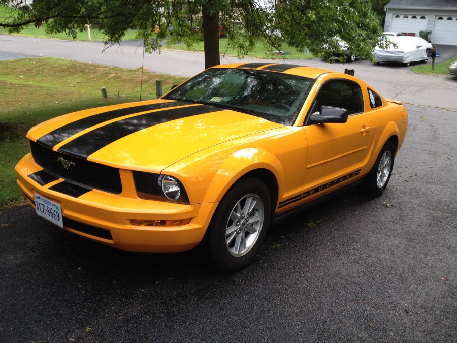 Ford Mustang оранжевый