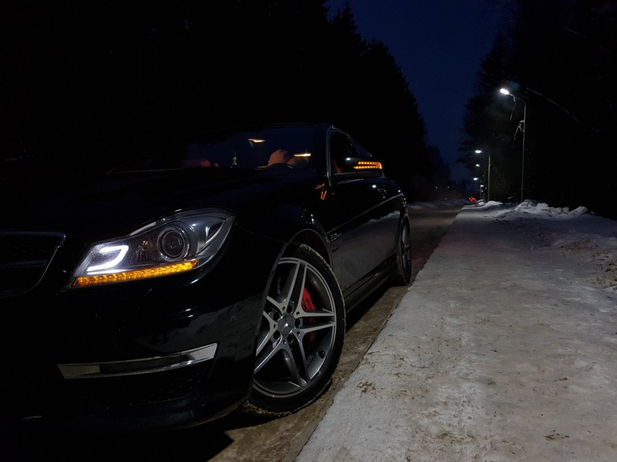 Mercedes зимой 63 АМГ