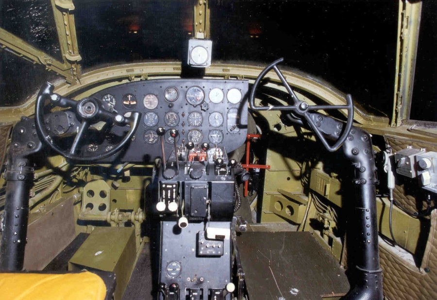 A-26b кабина