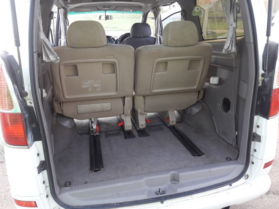 Nissan Serena 2000 багажник