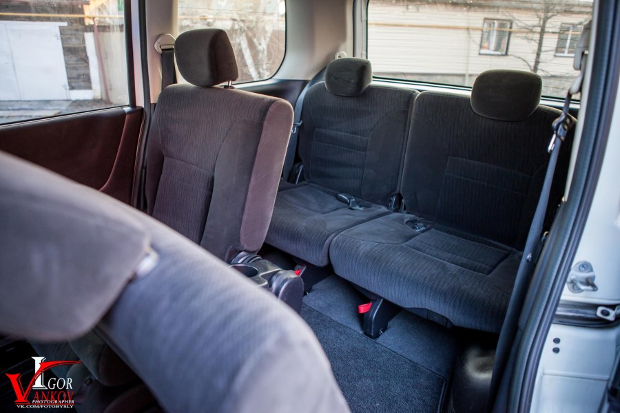 Nissan Serena салон трансформер