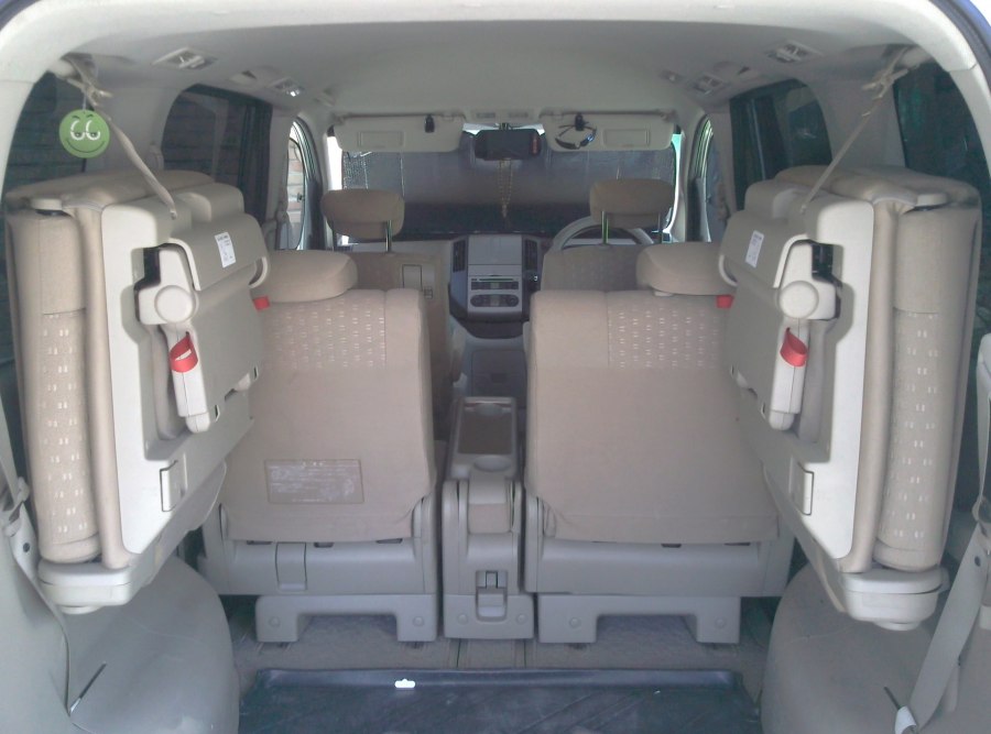 Nissan Serena 2010 салон