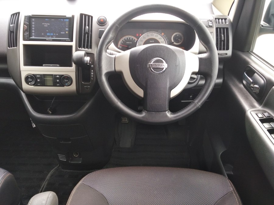 Nissan Serena 2008 салон