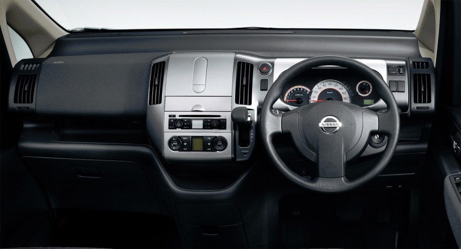 Nissan Serena 2012 Interior