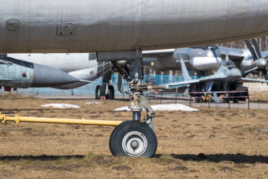 Ил-62 шасси