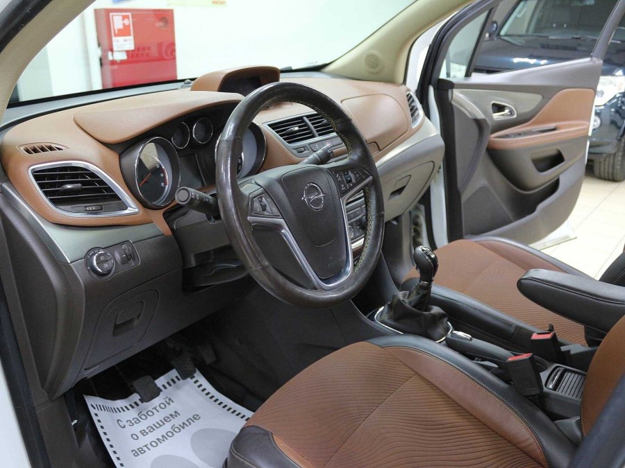 Opel Mokka белый салон 2010