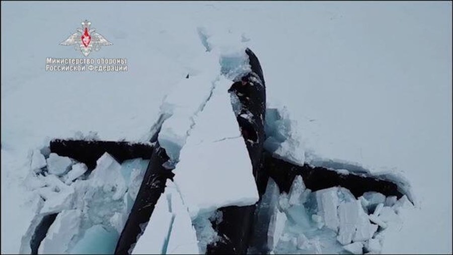 Всплытие 3 подводных лодок в Арктике