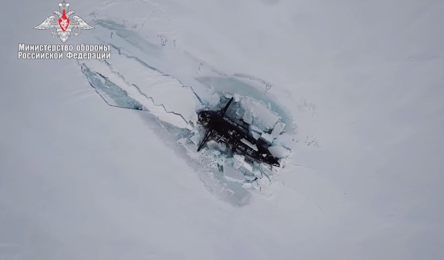 Всплытие 3 подводных лодок в Арктике