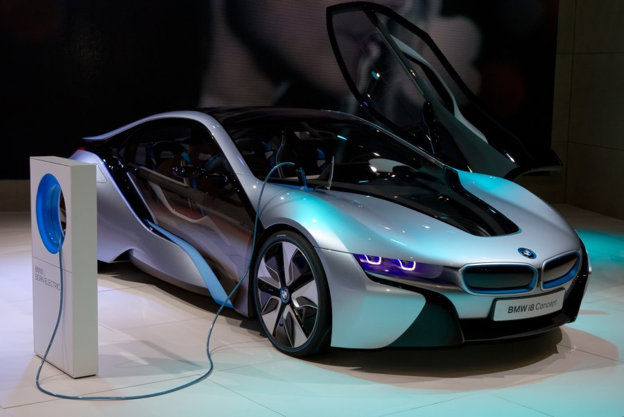 Электрокары БМВ i8