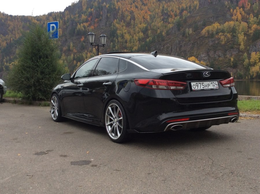 Kia Optima черная