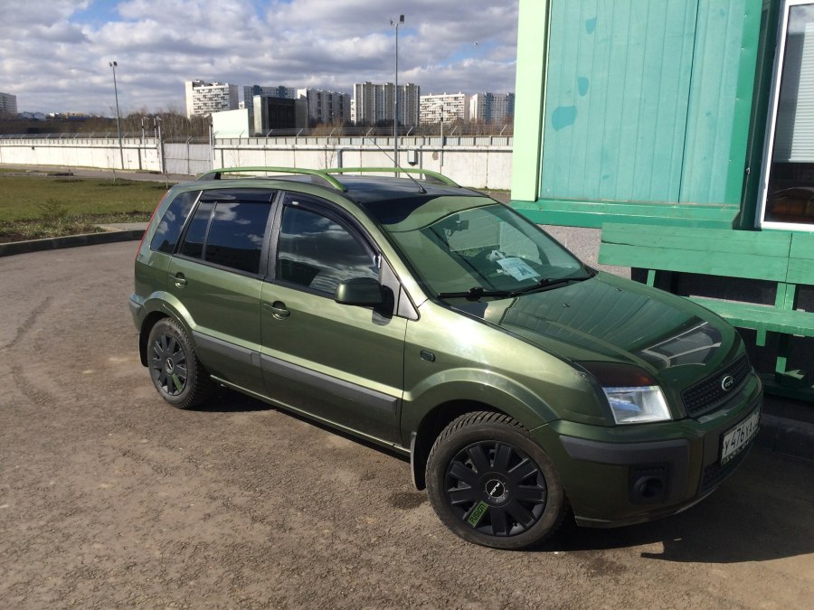 Ford Fusion зеленый