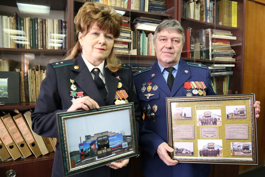 Плакат да здравствуют советские летчики гордые Соколы нашей Родины