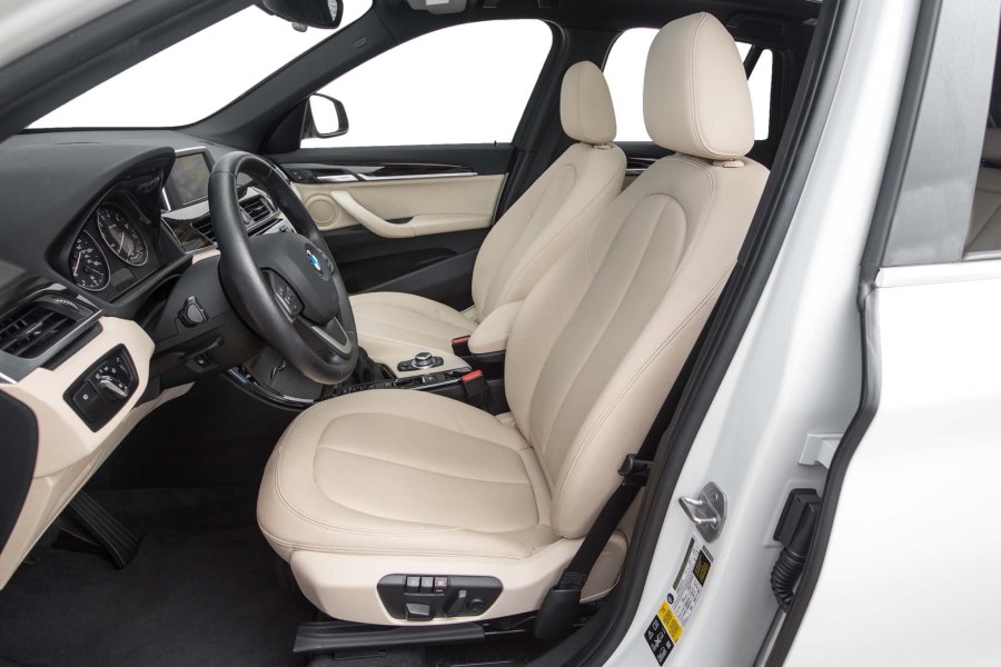 BMW x1 устричный салон