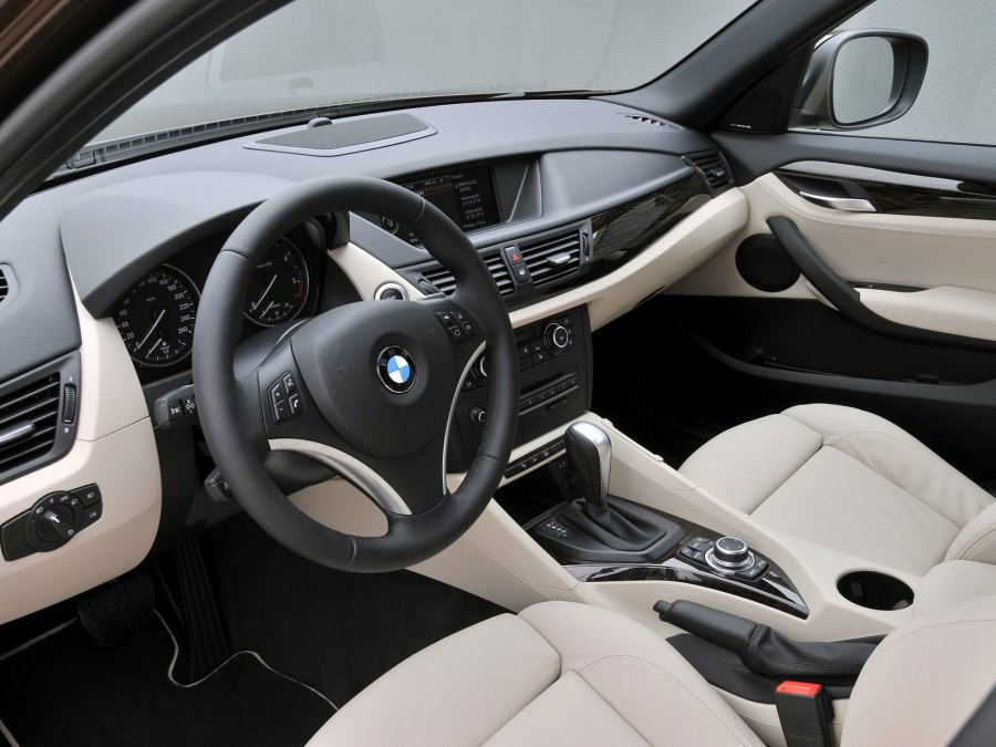 BMW x1 2013 салон