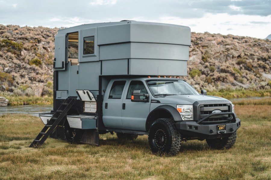 Ford f550 EARTHROAMER.