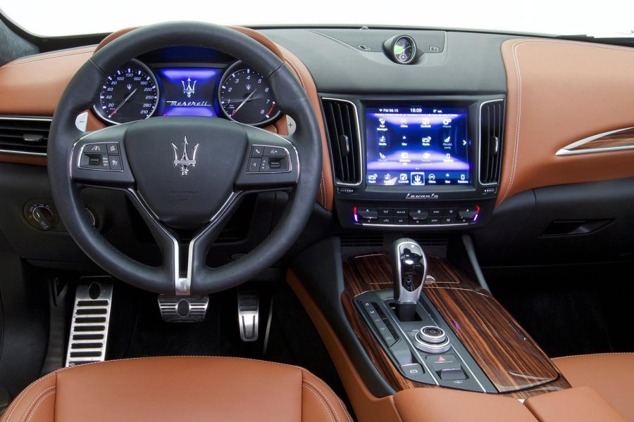 Maserati Levante 2020 интерьер