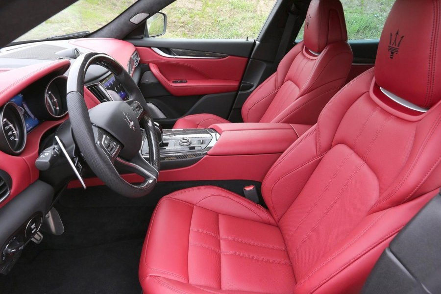 Maserati Levante красный салон
