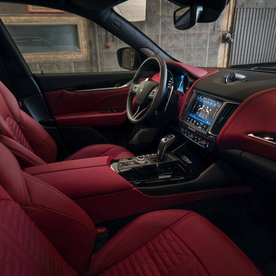Maserati Levante 2021 салон