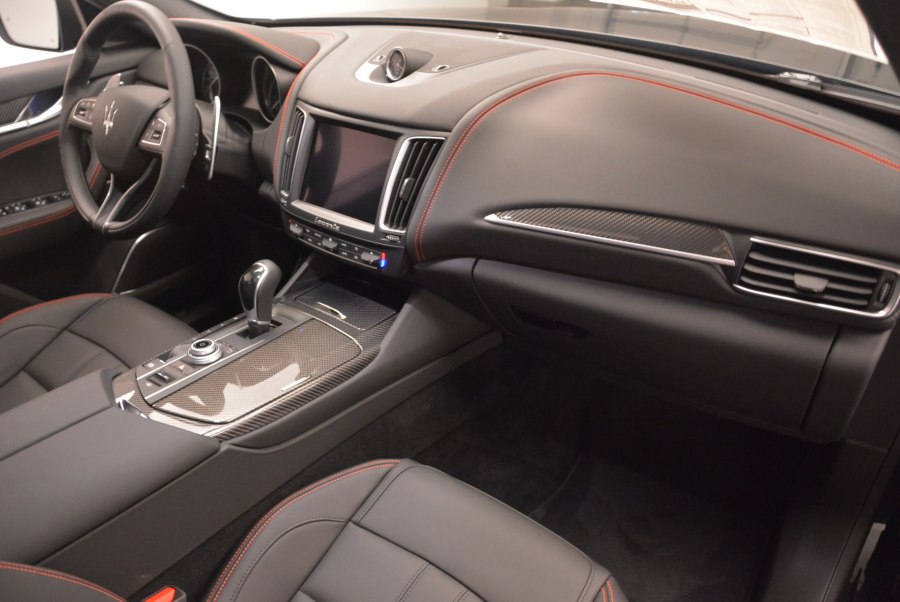 Maserati Levante 2021 салон