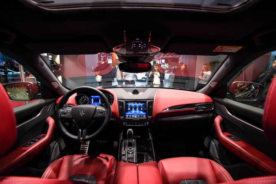 Maserati Levante красный салон