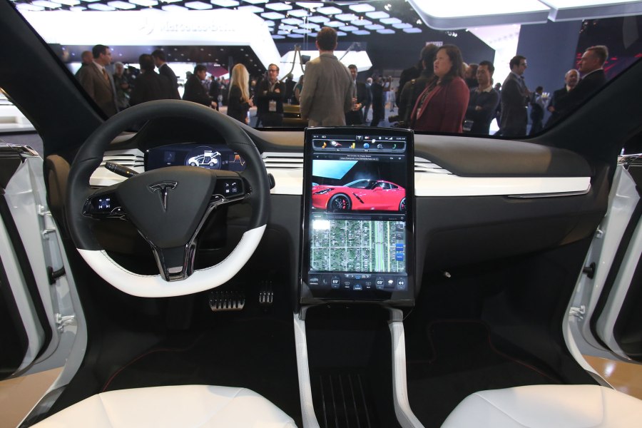 Тесла кроссовер model x