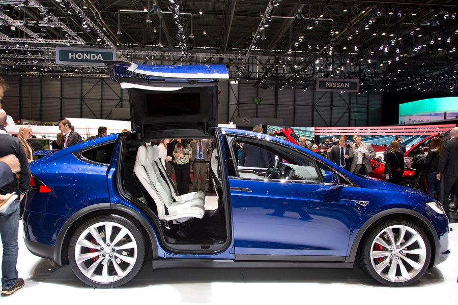 Тесла кроссовер model r