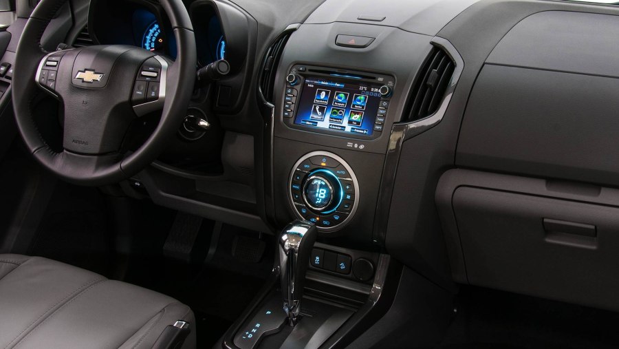 Chevrolet trailblazer 2015 салон