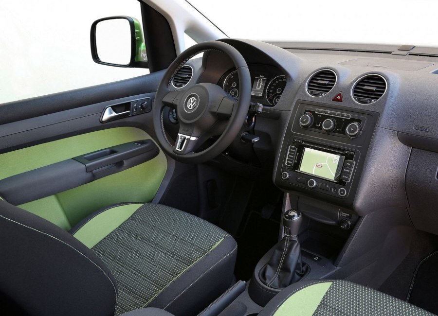 Volkswagen Caddy III салон