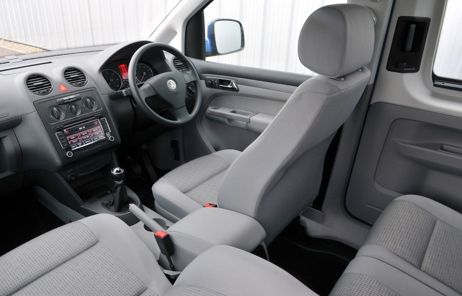 VW Caddy 2010 салон