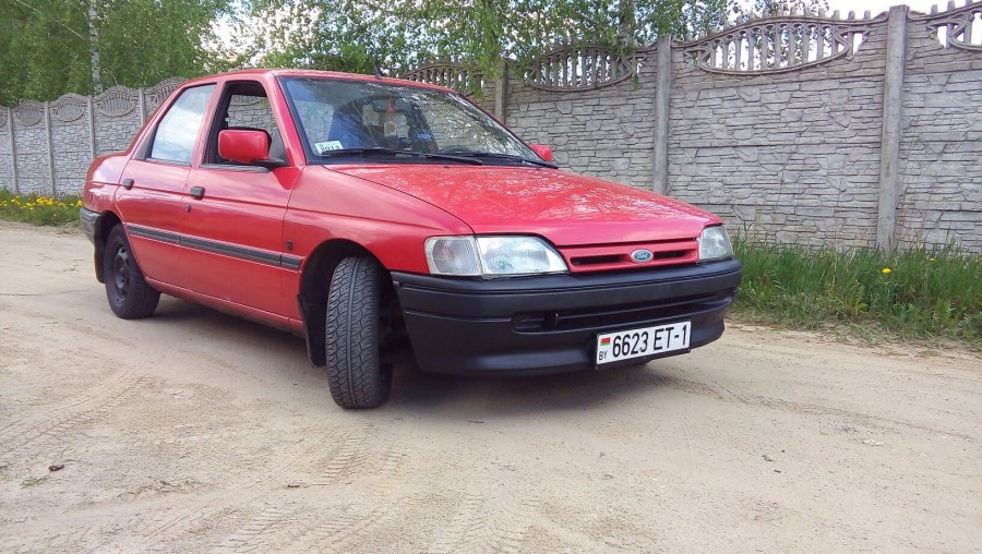 Ford Orion 1991 красный