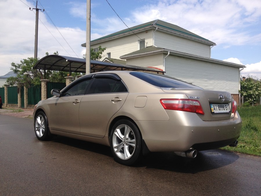 Toyota Camry v40 Золотая