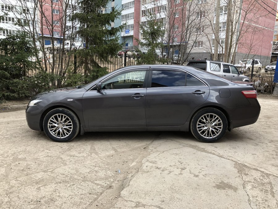 Тойота Камри 40 на 17 дисках