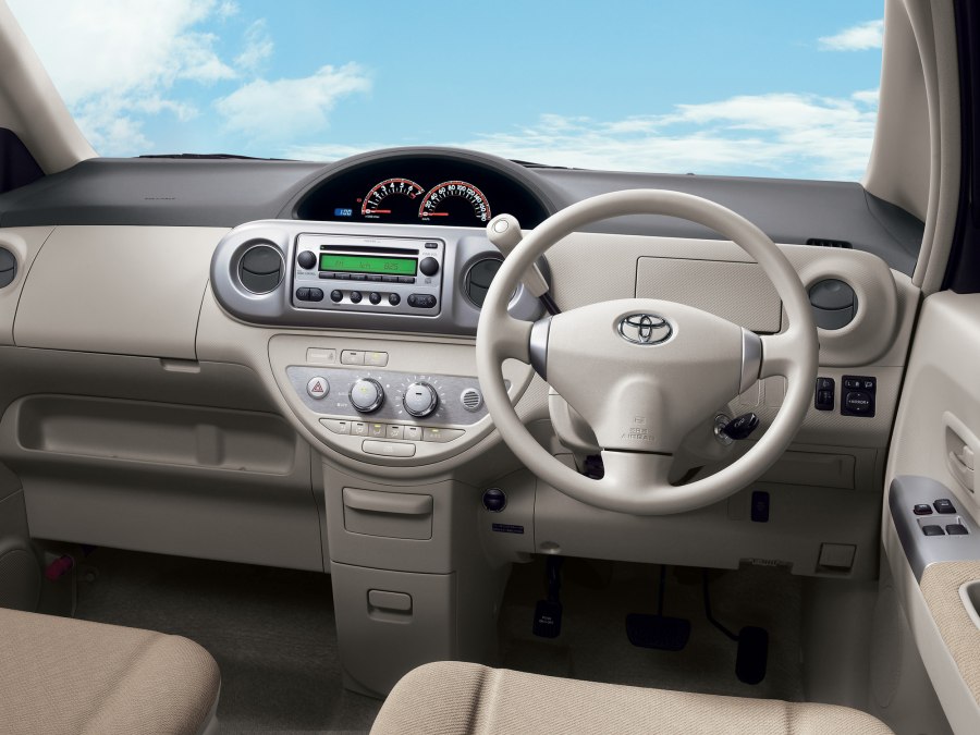 Toyota porte 2005