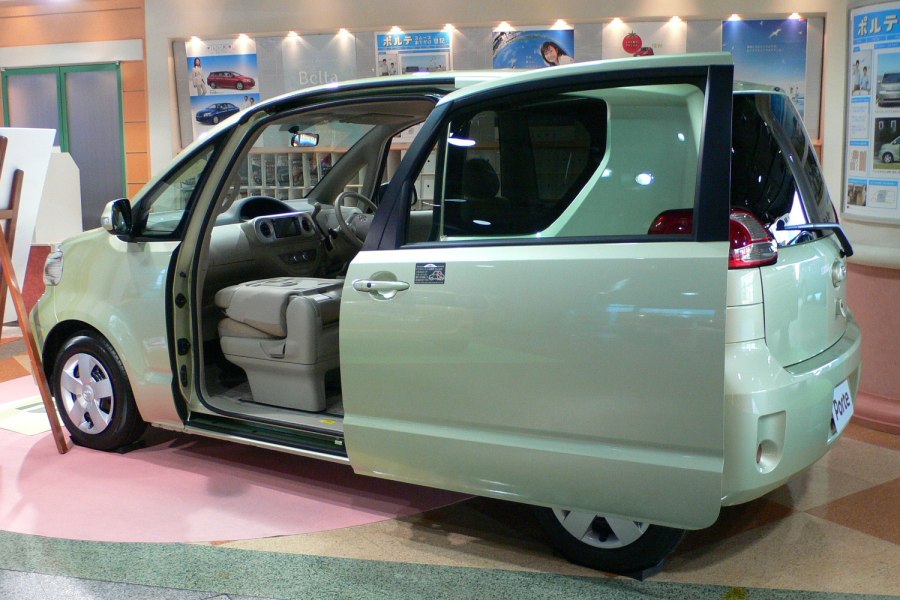 Toyota porte 2000