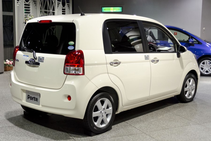 Toyota porte 2012