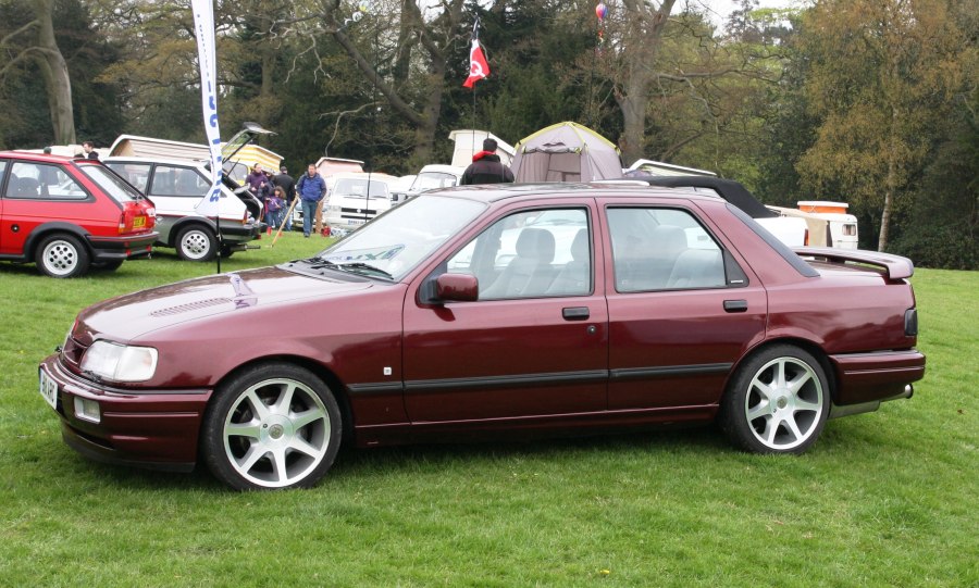 Ford Sierra Cosworth седан