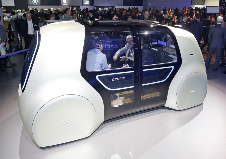 Беспилотные автомобили Volkswagen Sedric в салоне