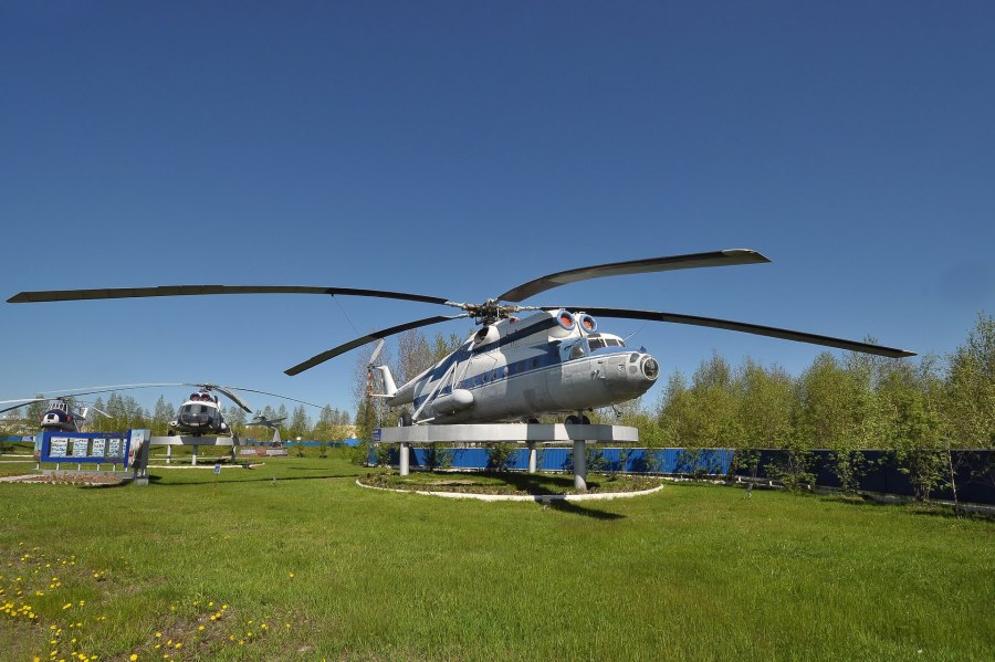 Памятник “вертолет ми-6” Нюрба