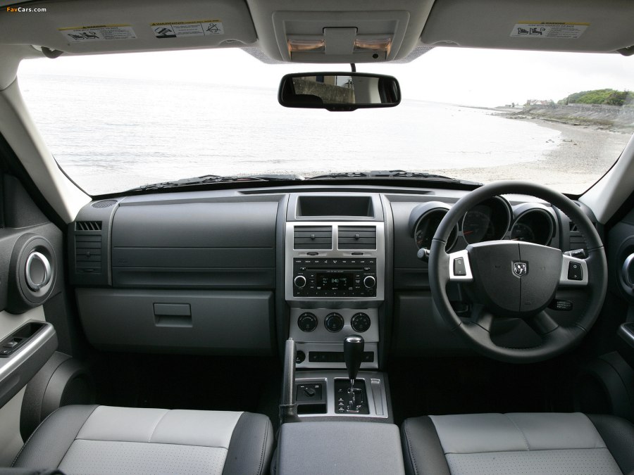 Dodge Nitro 2007 салон