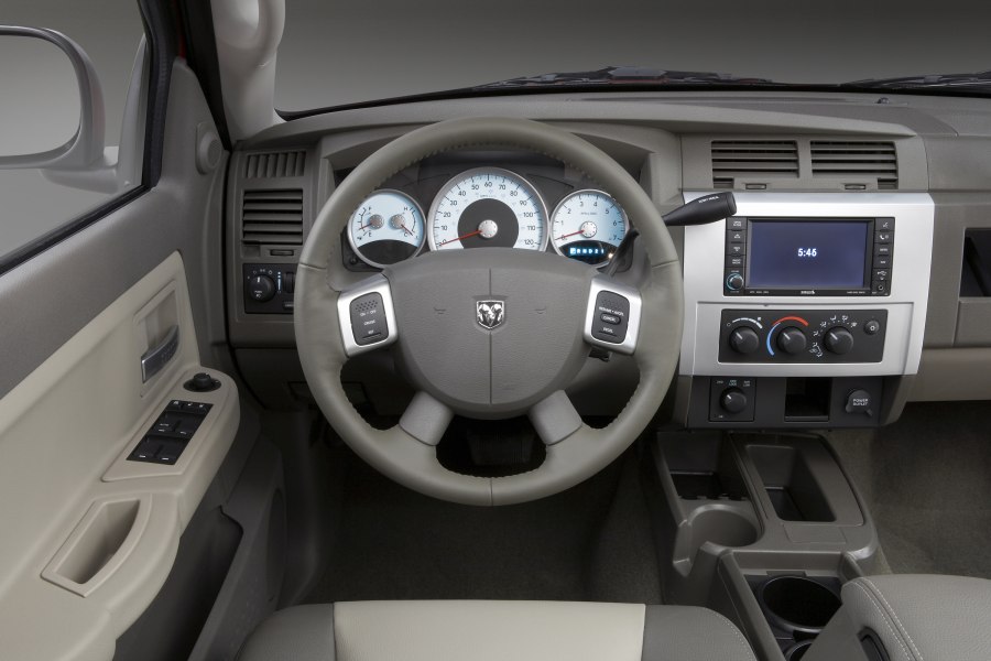 Dodge Nitro 2.8 салон
